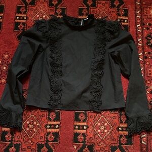 H&M Divided lace black top